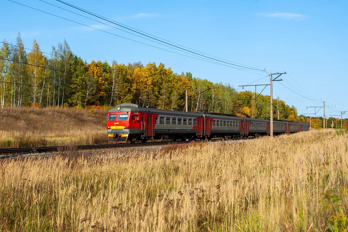 Электричка рыбное рязань на сегодня с изменениями. Эр2р 7088. Эр2р 7088 Рязань. Листвянка Перевлес поезда. Перевлес станция ЖД.