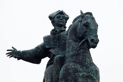 Памятник елизавете
