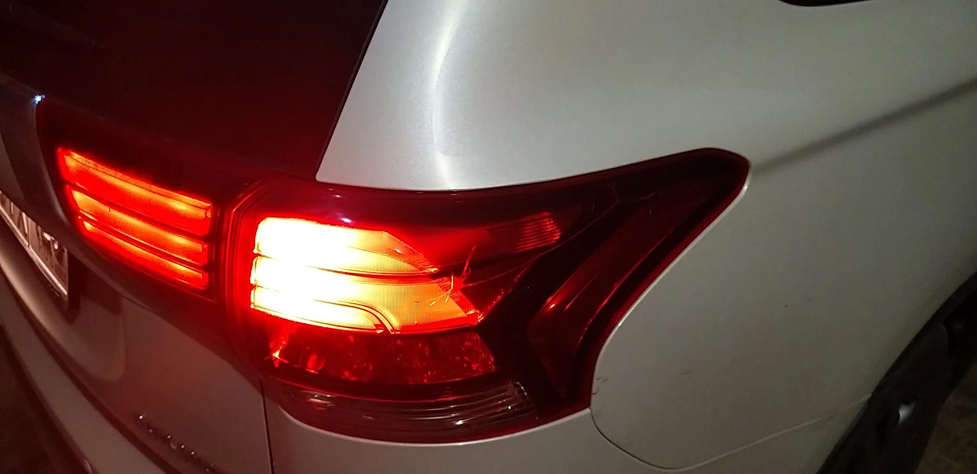 Задний фонарь аутлендер. Mitsubishi outlander 3 задняя фара. задние фары аутлендер 3. задний фонарь mitsubishi outlander 3. задняя фара митсубиси аутлендер 3.