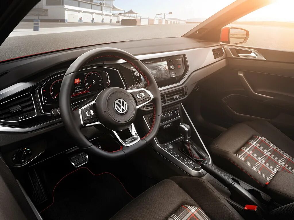 Поло интерьер. Volkswagen Polo GTI 2018. Volkswagen Polo GTI 2020 салон. VW Polo GTI 2020 салон. Фольксваген поло GTI 2018.
