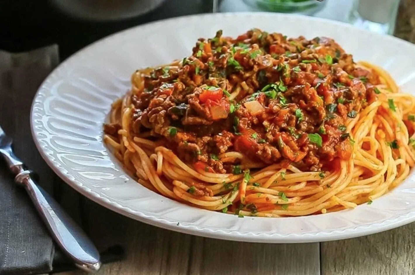 Фарш с томатной пастой для макарон. Болоньезе с фаршем. Мафальдине болоньезе. Болоньезе паста болоньезе. Спагетти баланьез.