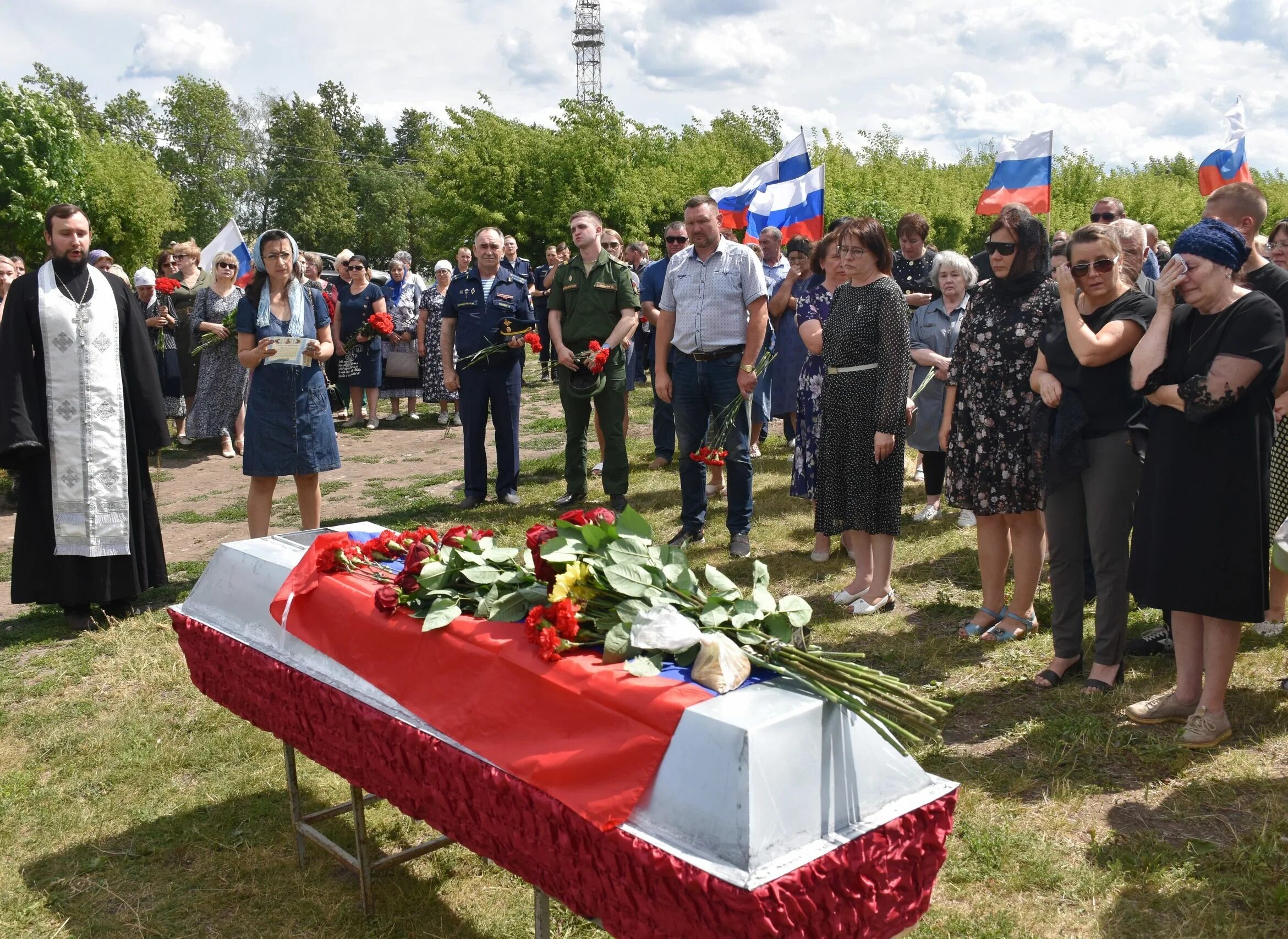 Похороны погибших на украине российских. Похороны Ферапонтова Сасово. Похороны погибших на Украине.