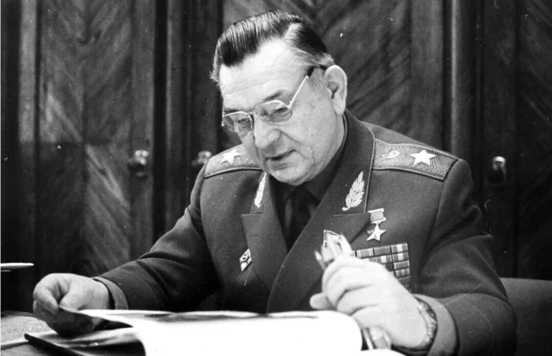 Герой советского Союза Шкадов и. н.. Кто с советской стороны осуществлял командование танковыми