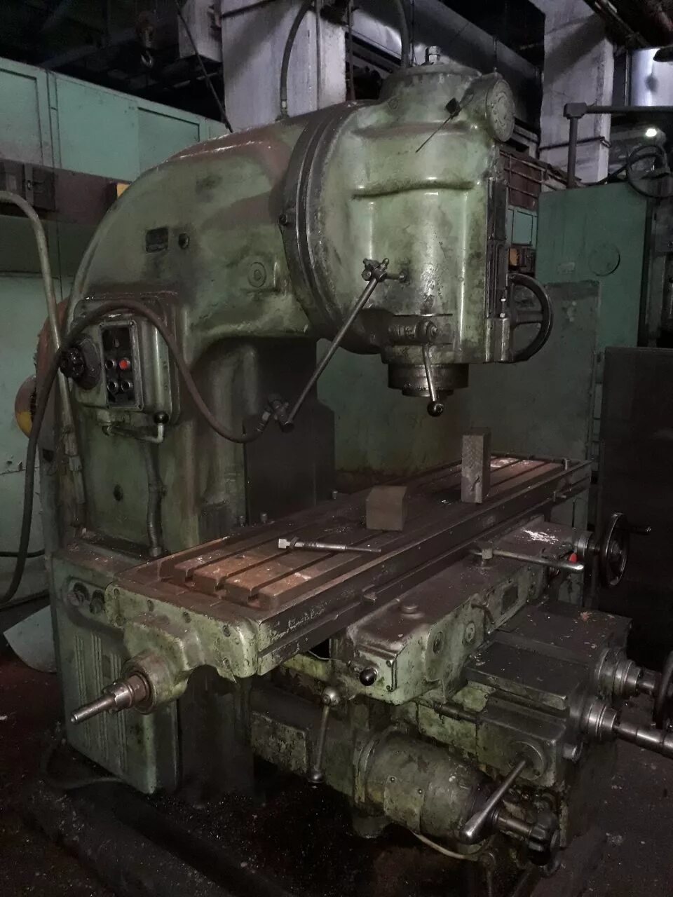 6 р 67. Фрезерный станок модель 6р81. Универсально-фрезерный станок 6т83ш. Фрезерный станок по металлу ссср 6с12. Фрезерный станок зфс 6р82.