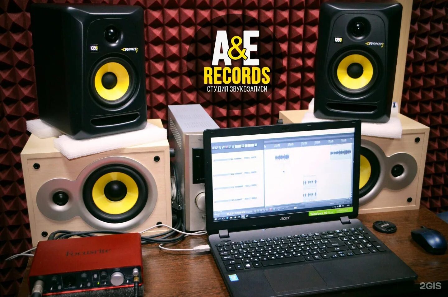 E records. E47. Bbr лого. Микрофоновая студия. E records.