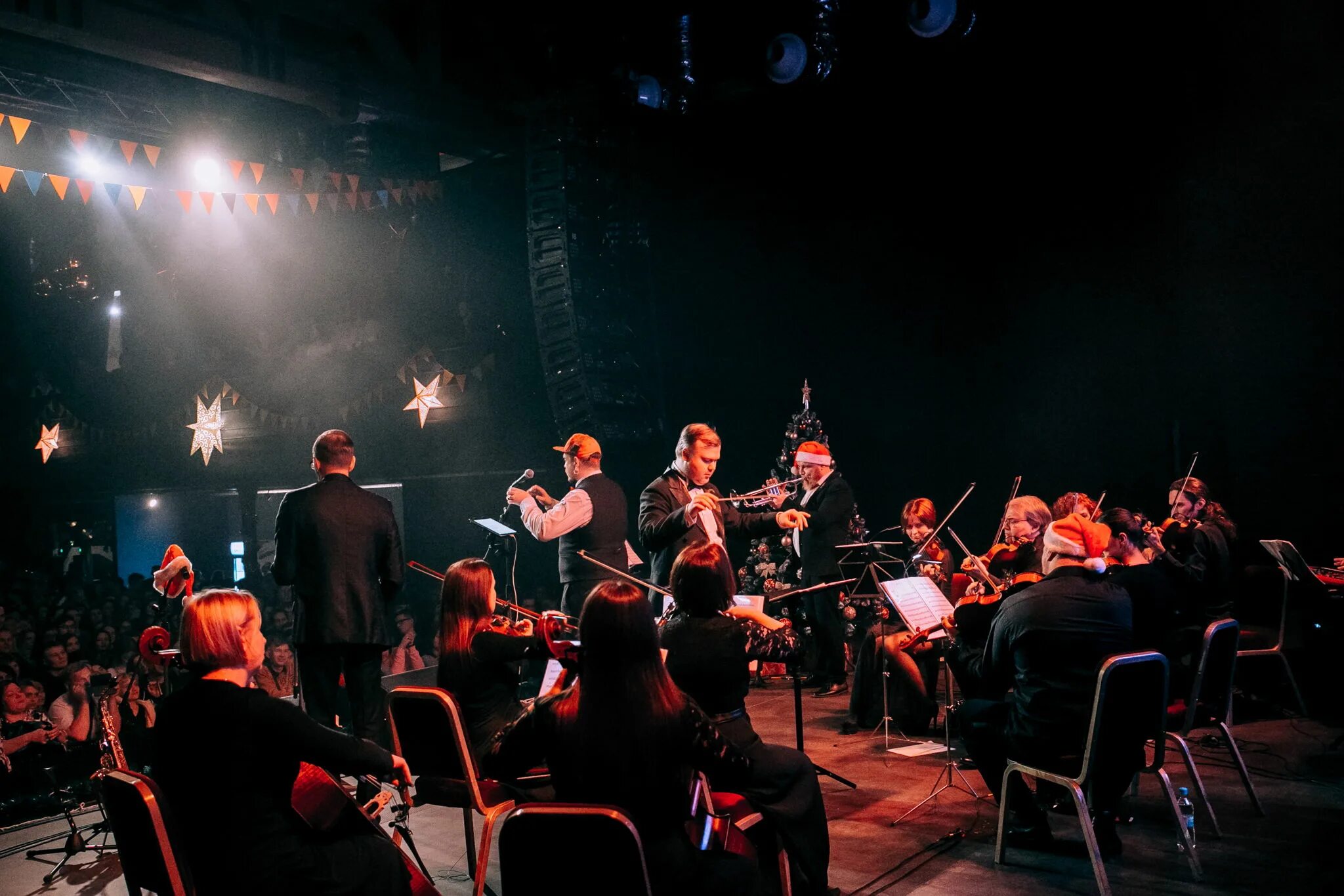 Джаз с симфоническим оркестром. Оркестр. Джаз с симфоническим оркестром. Симфонический оркестр театра «мюзик-холл» «северная с. Аккордеонистка фонограф симфо джаз.