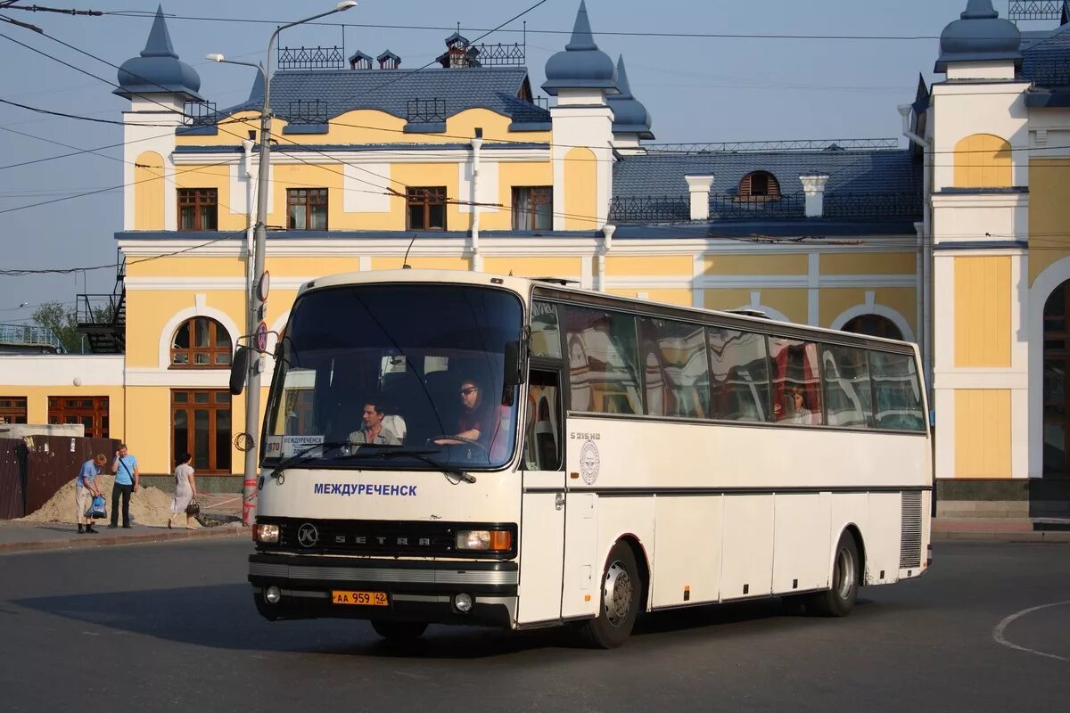 Частник автобусы междуреченске. Автовокзал Междуреченск. ПАТП Междуреченск. Автобусы Междуреченск. Автобус Томск Междуреченск.