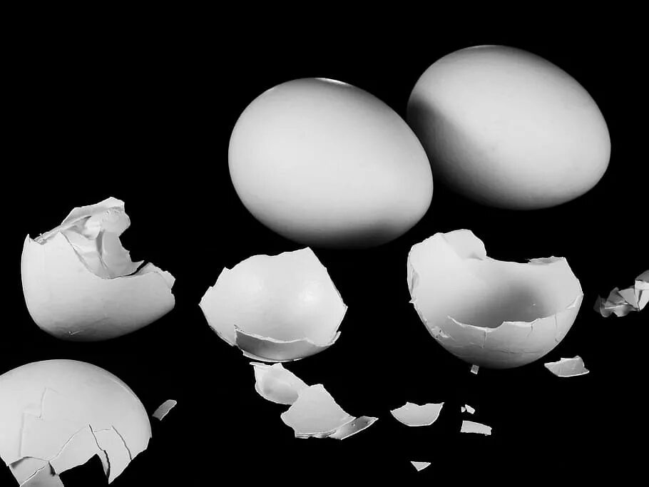 Cracking eggs