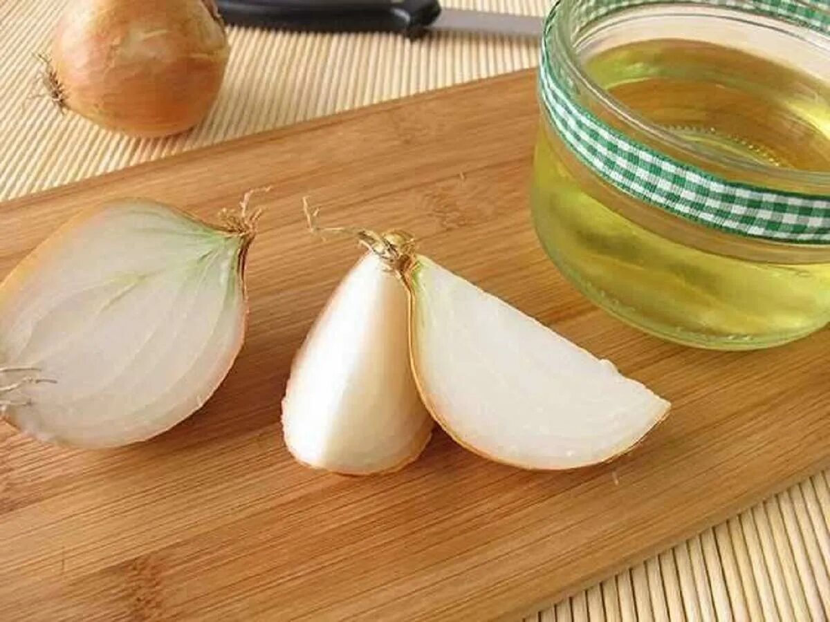 Луковый сок. Onions oil. Луковое масло. Лук репчатый. Репчатый лук сок.