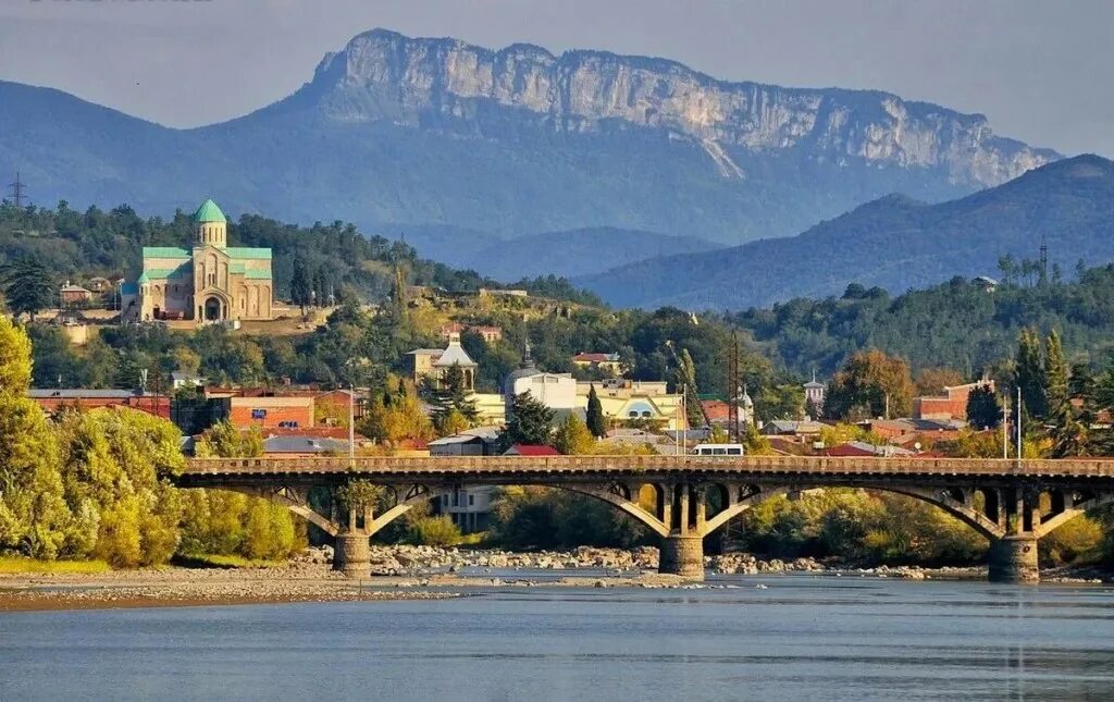 Грузинский город кутаиси. Имеретия кутаиси. Грузинский город кутаиси. Кутаиси центр города. Тбилиси кутаиси.