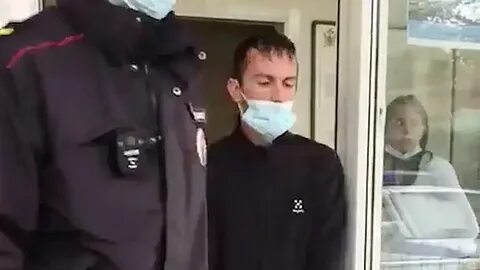 В гатчине мужчина ударил