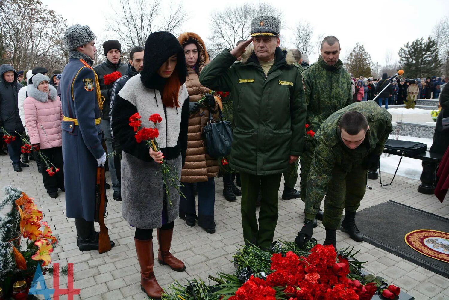 Михаилом толстых семья. Годовщина Гиви смерти Гиви.