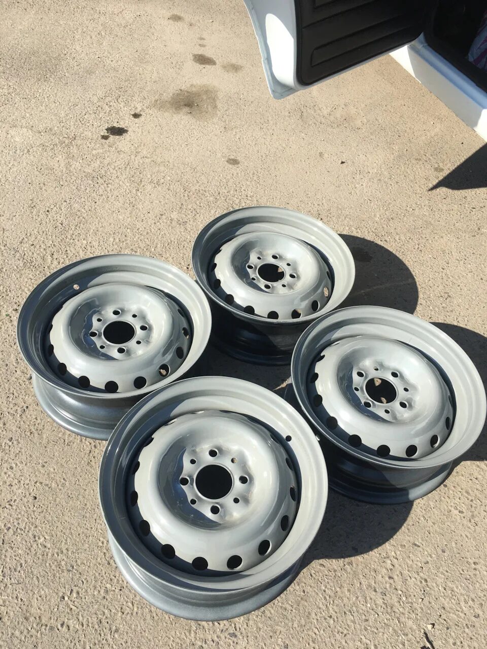 Диск колеса ваз 2107 размеры. Ваз 2107 на r13 штампованных дисках. Диск ваз 2107 r13 штампованный. Диски 2107 параметры. Чертеж диска колеса ваз 2106.