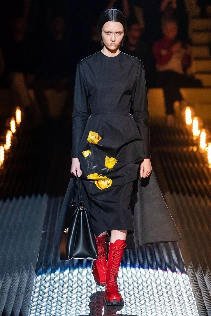 Платье прада. Prada fall winter. Коллекция prada осень зима 2021-2022. Показ прада 2022 осень зима. Коллекция прада 2017.