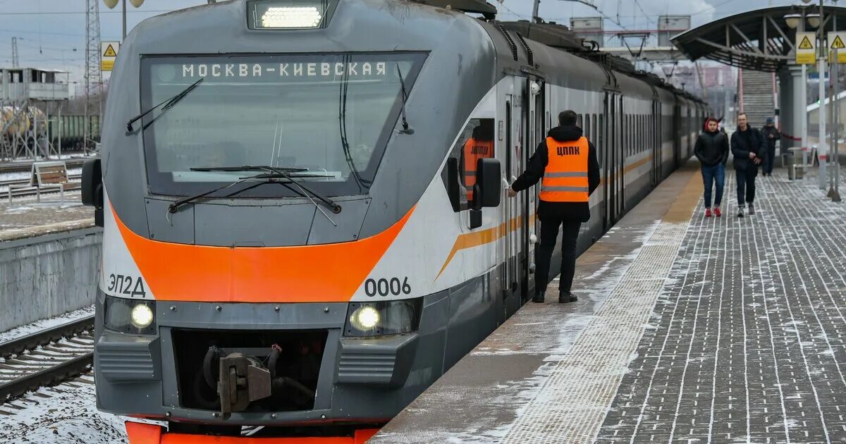 Движение поездов ограничено. Поезд Спутник. Спутник Железнодорожный. Спутник электричка. Поездов Киевского направления МЖД.