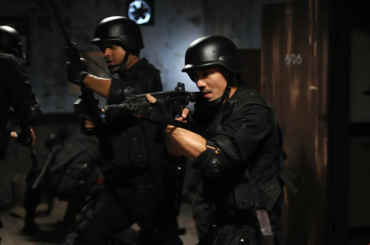 Захватчик 2011. Рейд / the Raid (2011). Рейд Индонезия 2011.