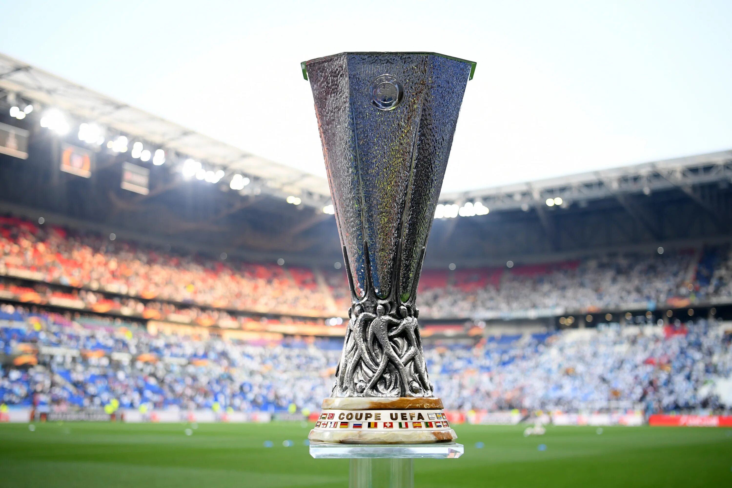 Ли уефа. Кубок Лиги Европы УЕФА. Лига Европы УЕФА трофей. UEFA Europa League Final. UEFA Europa League kubok.