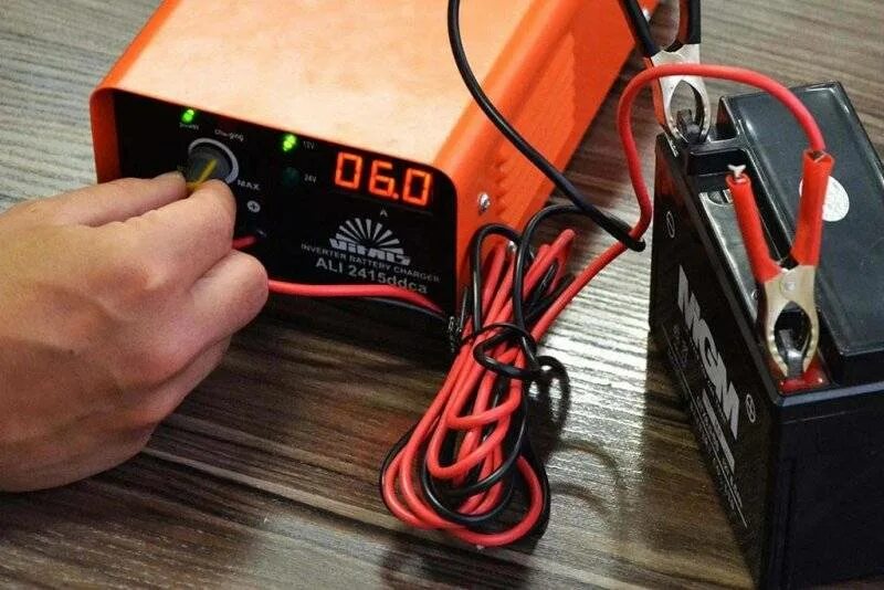 Зарядное устройство для автомобильного аккумулятора 2025. Зарядка для акб. зарядное для аккумулятора автомобиля. зарядник для автоаккумулятора.