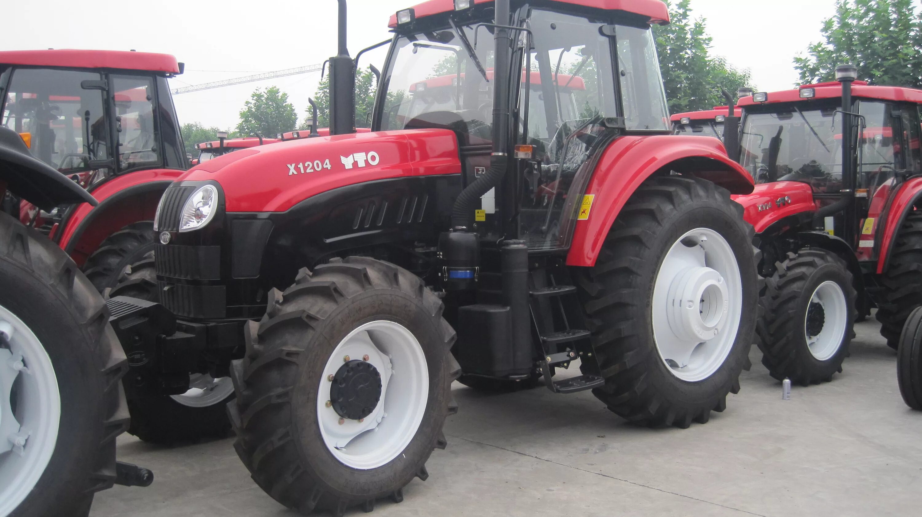 Yto tractor 2021. Ts2204 tractor china. Колесный трактор yto (кнр). Китайский трактор 777liugng. Zoomlion трактор.