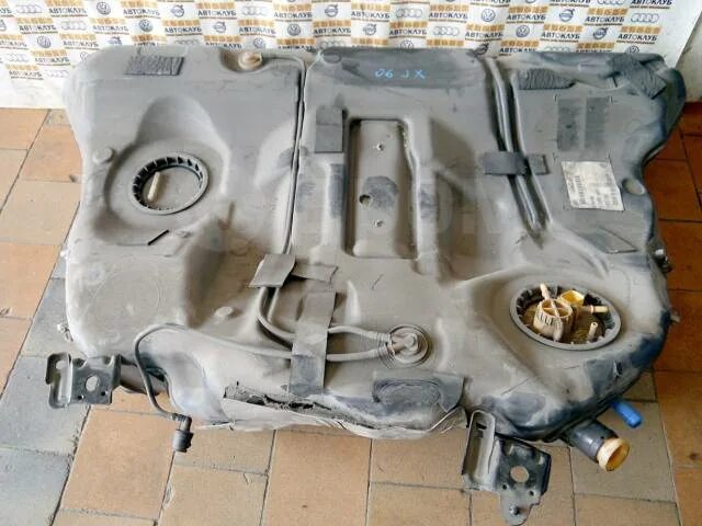 Бак хс. Адаптер бака volvo xc90. детали топливного бака вольво 850. тройник топливного бака вольво. заборник топливного бака вольво fh12.