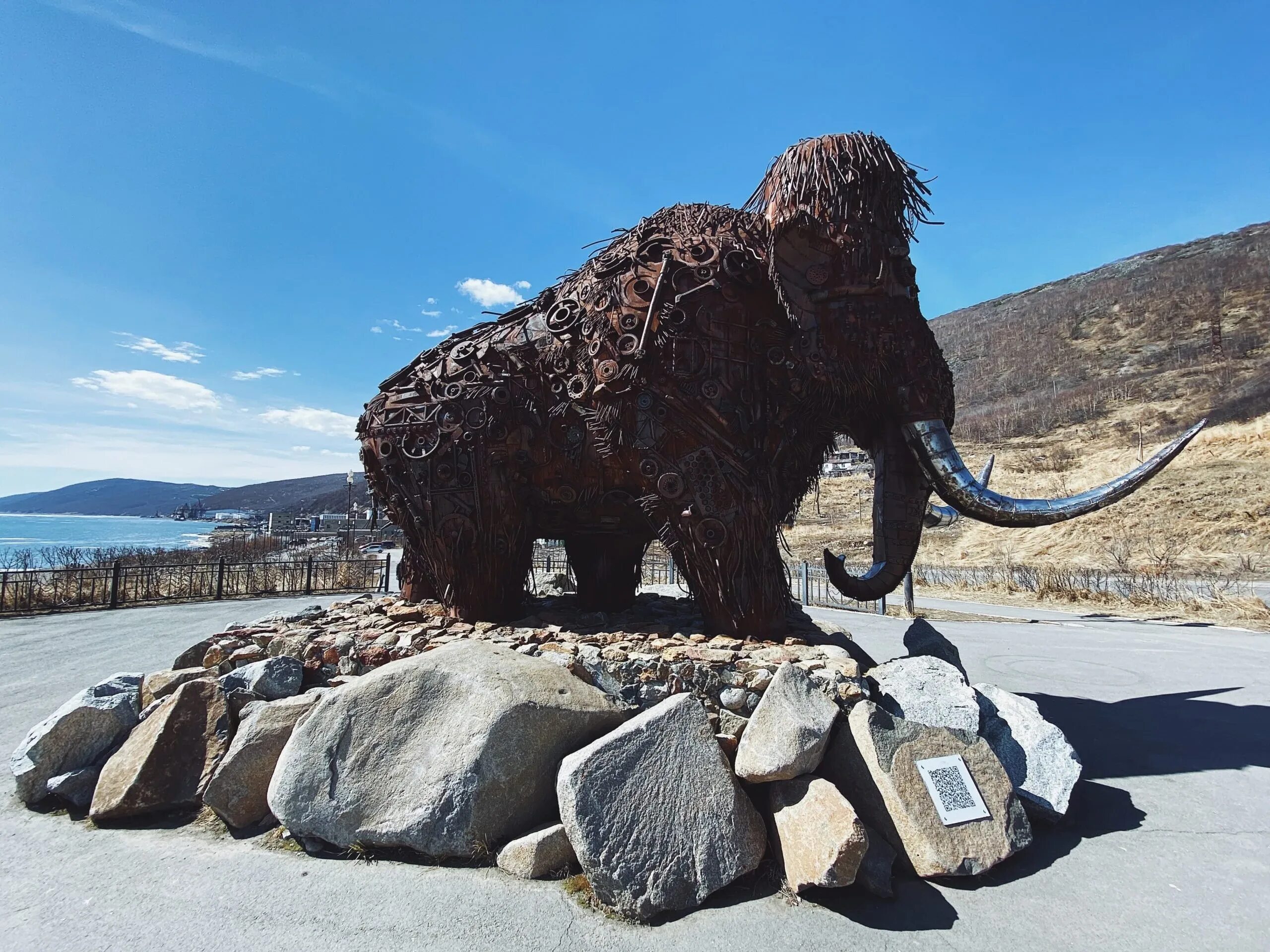 Памятник ю. Билибину магадан. Билибину в г. А. Билибину в г.