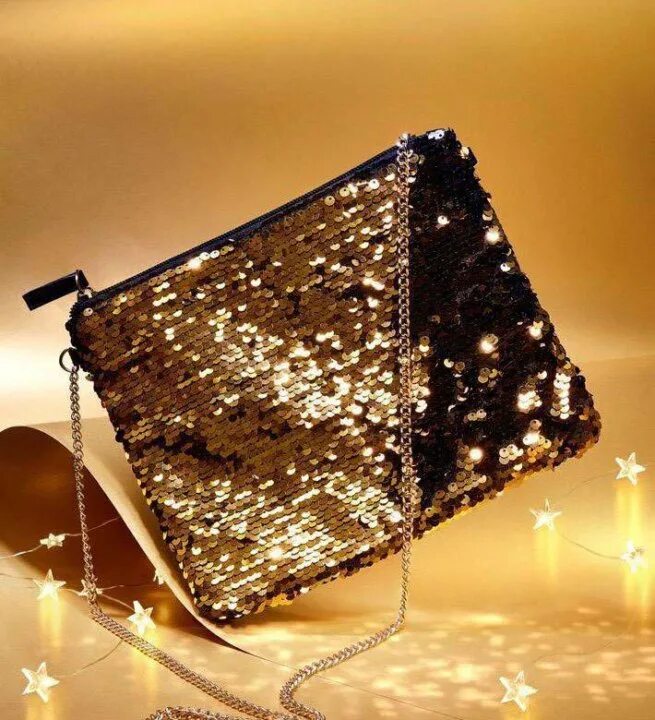 Блестящий кошелек redmond. Золотистые вещи. Клатч черный с пайетками. Сумка с пайетками. Сиквин эйвон сумка.