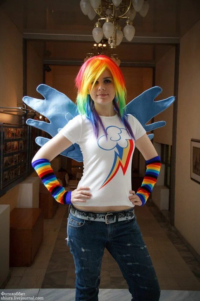 Dash cosplay. Косплей Рейнбоу Дэш. Rainbow Dash косплей. Косплей Ульяны Рейнбоу. Косплей пони.