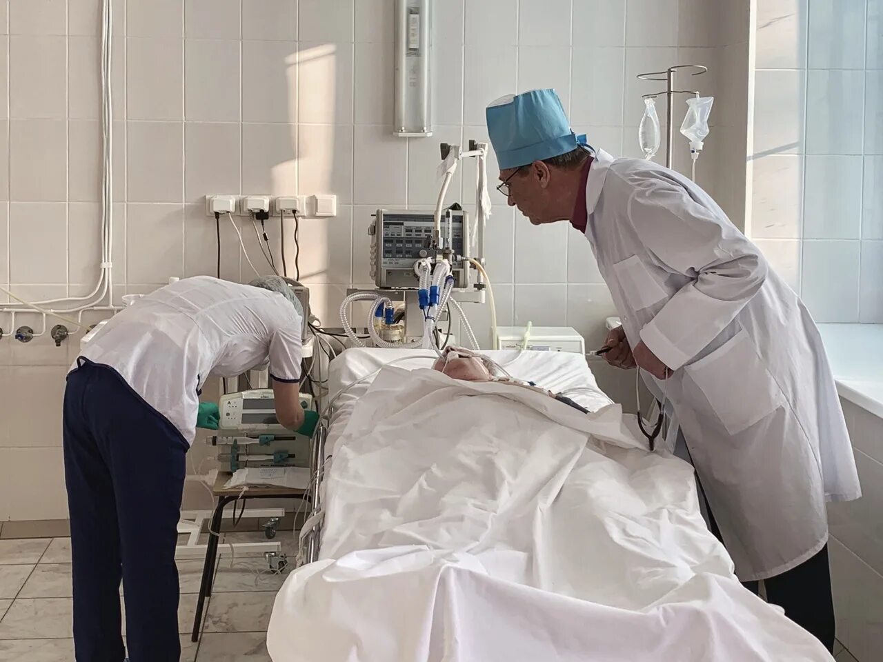 анестезиолог на операции. отделение анестезиологии и реаниматологии. вакансия заведующий анестезиологии. городская больница 1 магнитогорск. отделение анестезиологии и реанимации.