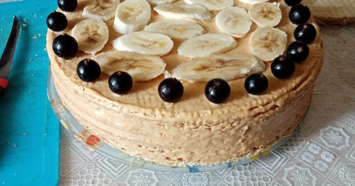 вафельные коржи со сгущенкой и бананами. торт из вафельных коржей со сгущенкой. вафельный корж со сгущенкой и бананами. торт из коржей с бананом. вафельный корж со сгущенкой и бананами.