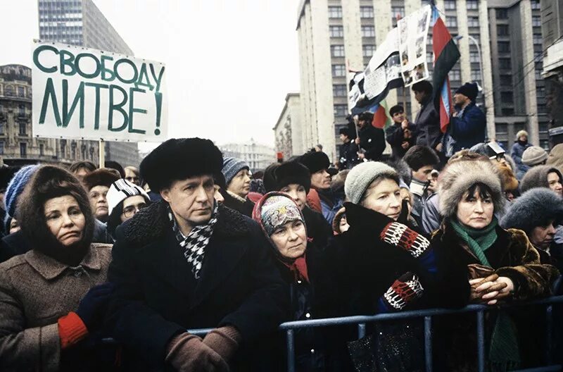 Литва независимость 1990. Митинг в Литве за СССР 1990. Митинги за независимость Литвы в 1990. Горбачев в Литве 1990.
