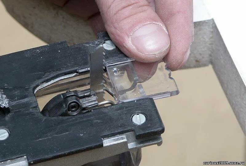 Как вставить лезвие в лобзик. Опорный держатель пилки festool 490217 с роликом, для лобзиков. фестул лобзик крепление пилки. противоскольный вкладыш для лобзика aeg 4931449321. противоскольный вкладыш festool.