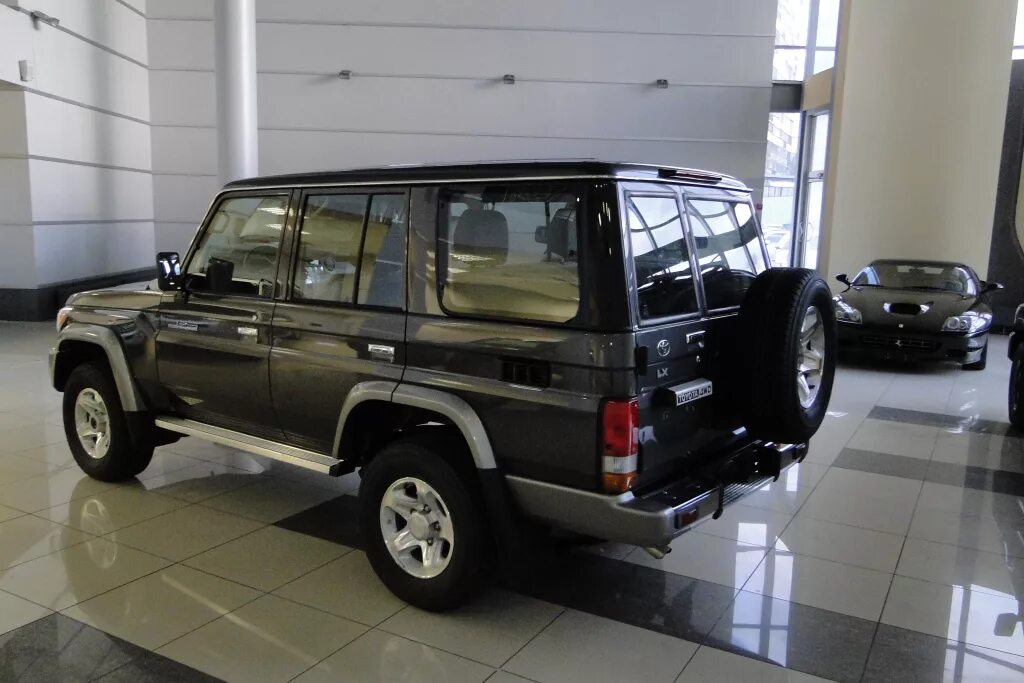 Тойота крузер 76 купить. Toyota Land Cruiser 76. Toyota Land Cruiser 76 70. Toyota Land Cruiser 76 2018. Toyota Land Cruiser 76 черный.