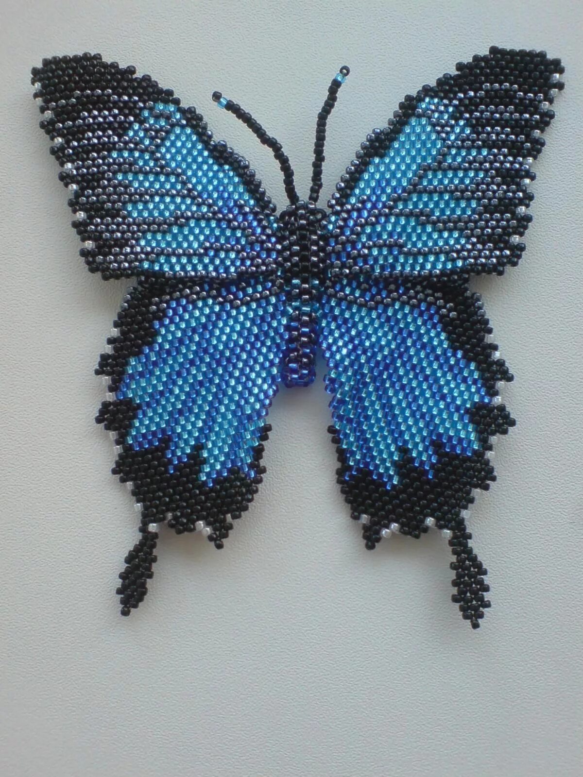 бабочка из бисера для начинающих. бабочка из бисера. бабочка из бисера параллельным плетением. бабочка из бисера для начинающих. бабочка из бисера.