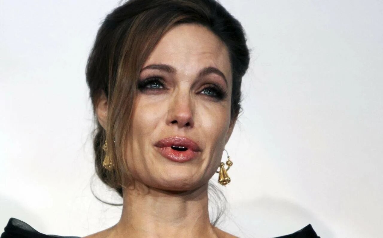 Анджелина Джоли. Анджелина Джоли фото. Анджелина Джоли 2017. Бабушка Анджелины Джоли. Плачу после операции