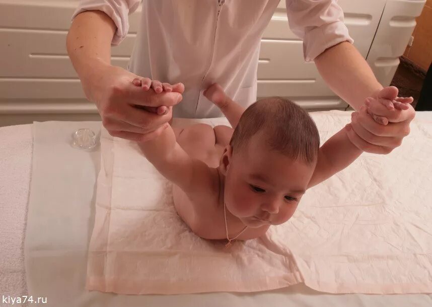 Расслабленный массаж ребенку. Детский массаж. Массаж детям. Массаж малышу. Массаж гимнастика для новорожденного.