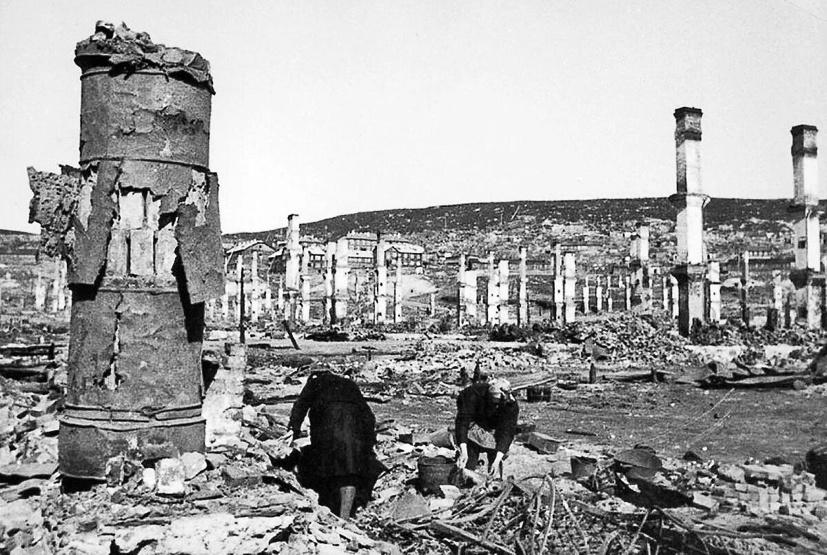 3 июня 1942 г. Мурманск в годы войны 1941-1945. Мурманск город герой в годы войны. Разрушенный Мурманск в годы войны.