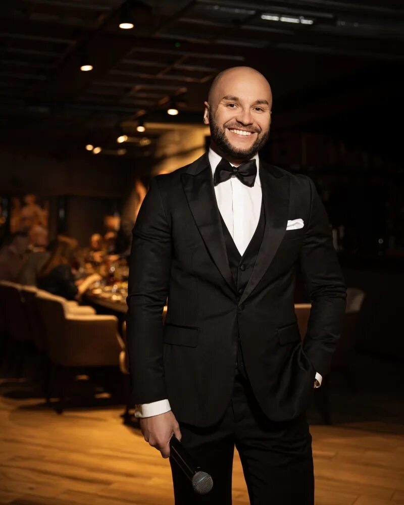 Роман шахов радио. Шах ведущий. Шахов ведущий. Шахов ведущий ведущий. Юрий шах оренбург фото.