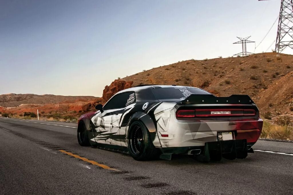 Звук челленджера. Додж Челленджер 2021. Додж Челленджер дрифт. Dodge Charger с развалом. Тюнинговые Додж Челленджер.