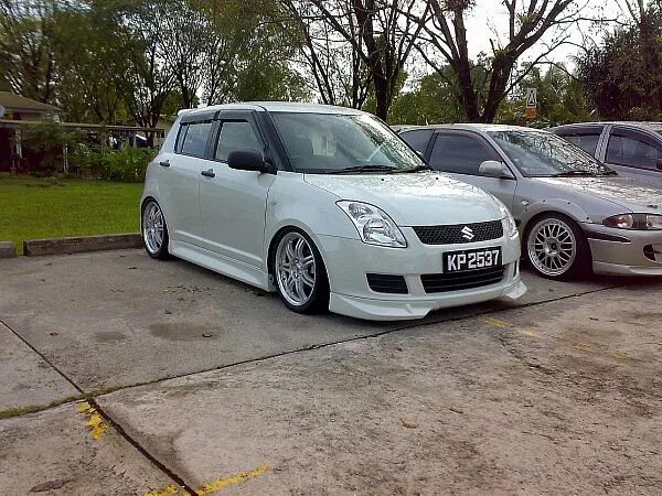 Suzuki tune. Suzuki Swift Tuning stance. Suzuki Swift 2 Tuning. Suzuki Swift 2008 обвес. Suzuki Swift 4 Tuning.