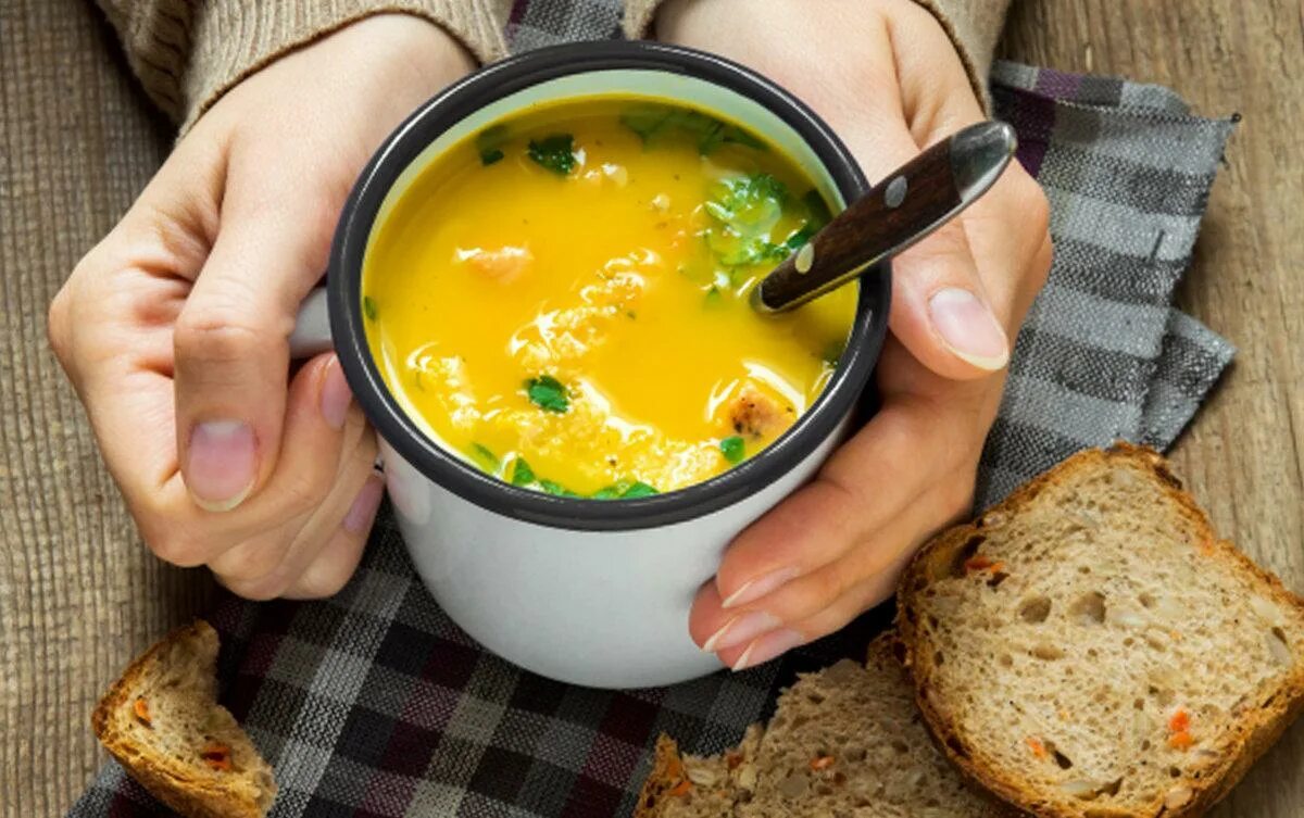 Можно ли куриный бульон. Для супа. Суп гороховый. Вкусная и полезная еда супы. Суп для желудка.