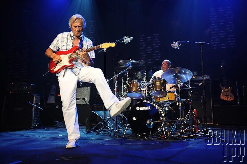 Flac 2010. John MCLAUGHLIN. Джон Маклафлин (гитарист). MCLAUGHLIN Trio. Montreux Jazz Festival.