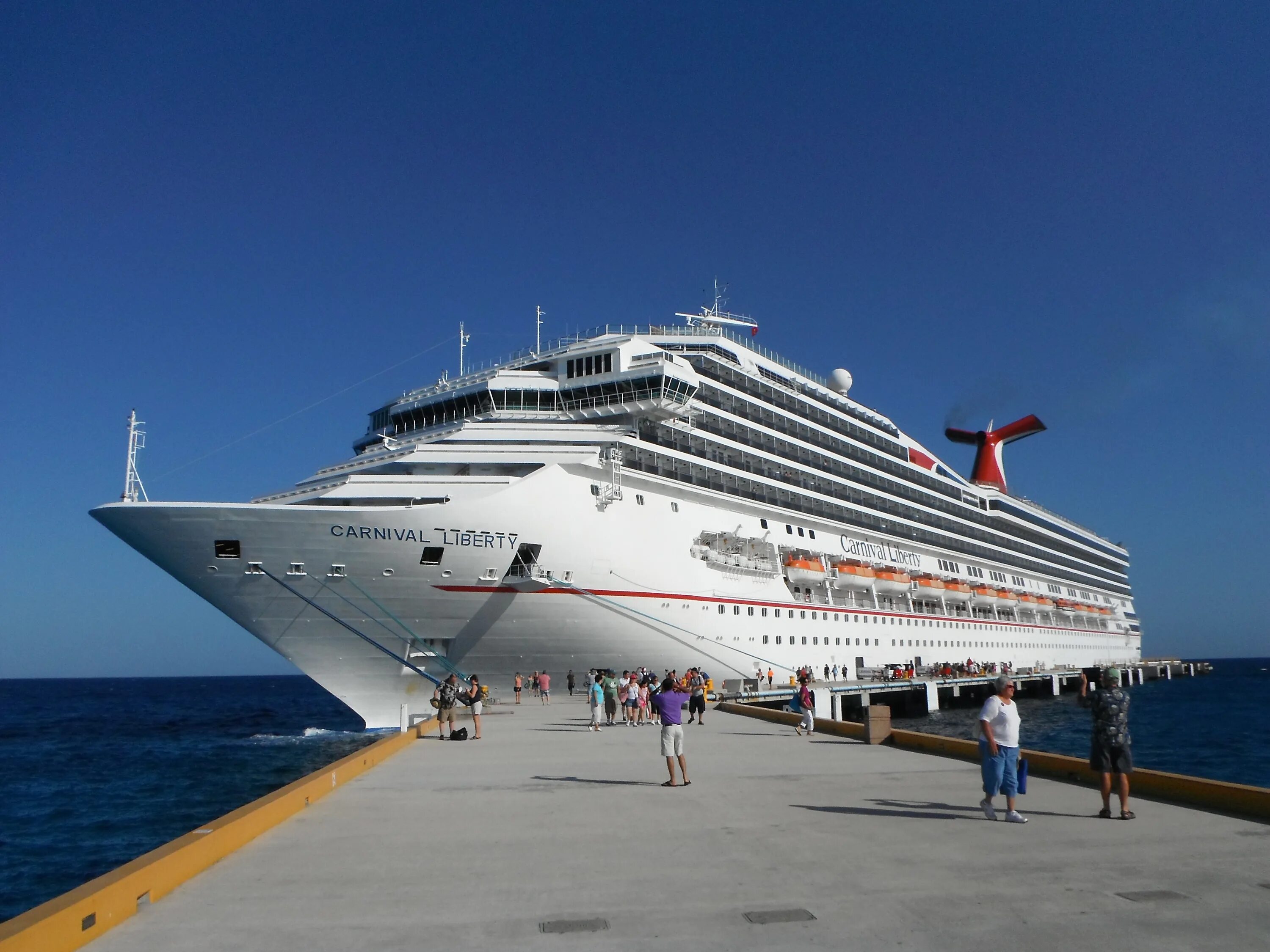 Passenger ships. Карнивал корабли порт. Пассажирский корабль. Круизный лайнер. Пассажирский лайнер.