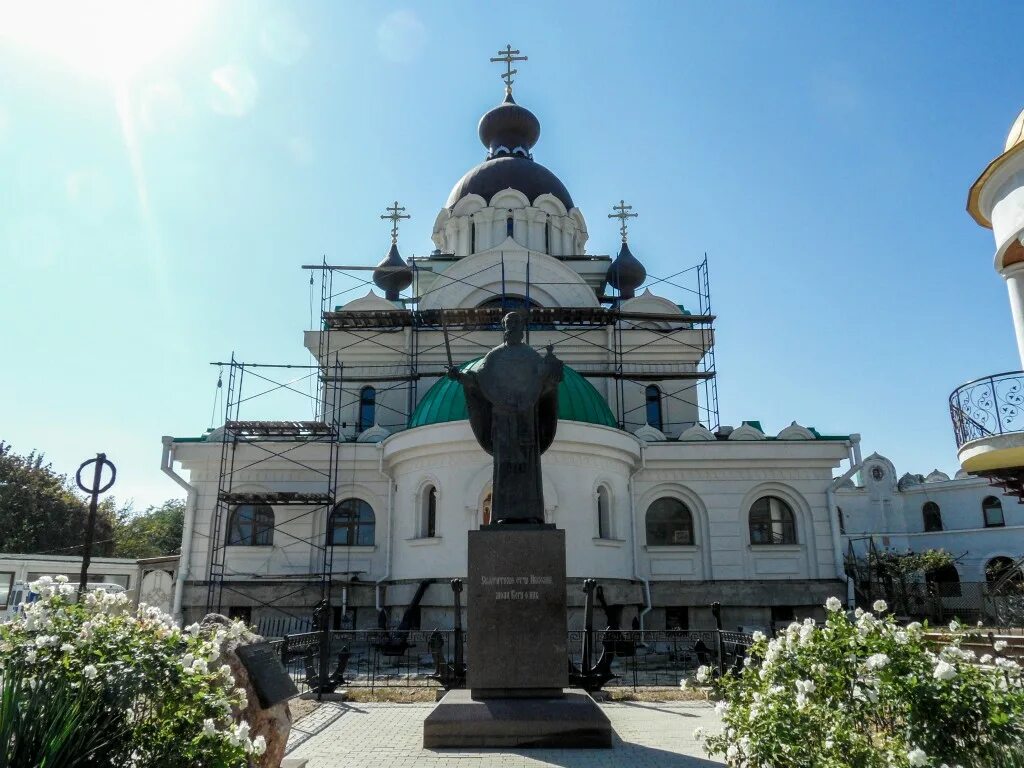 Свято никольского храма севастополь. Свято-Никольский храм Севастополь. Храм св Николая Севастополь. Храм Святого Николая Севастополь камыши.