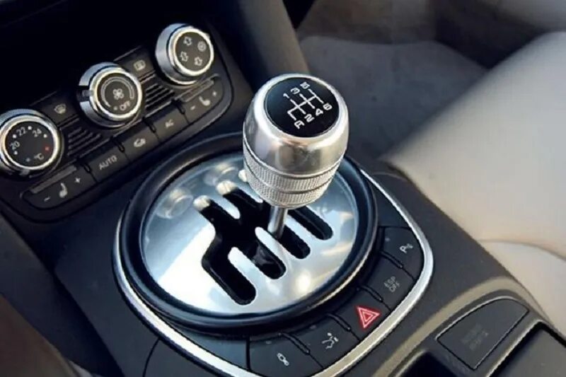 Лучшие коробки передач механика. Audi r8 механическая коробка. Gear Shifter Porsche 911. Ручная коробка. 7 Ступенчатая механическая коробка.