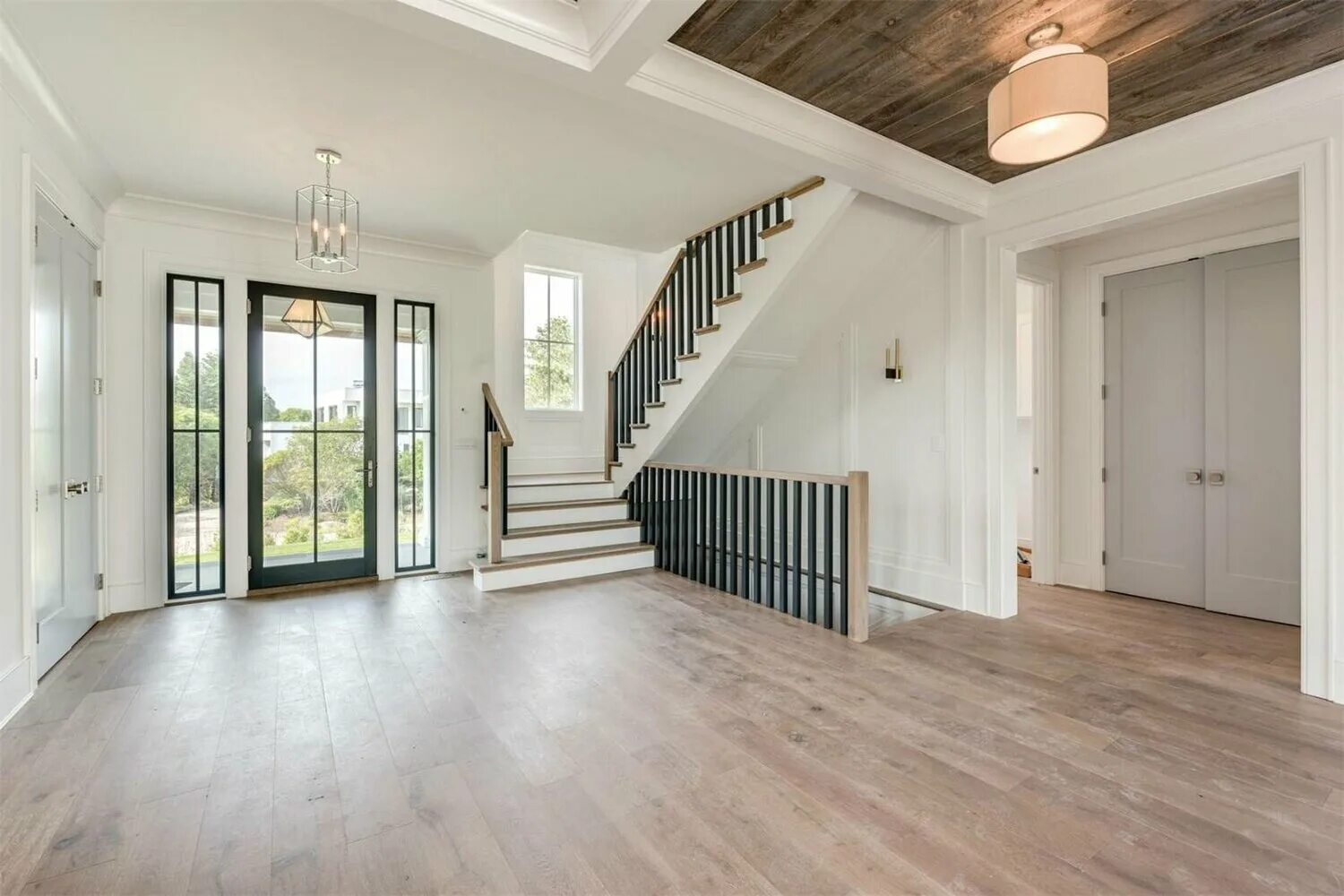 отделка коттеджа под ключ. внутренняя отделка коттеджа. евроремонт 2х комнатной квартиры. отделка квартир. чистовая отделка.