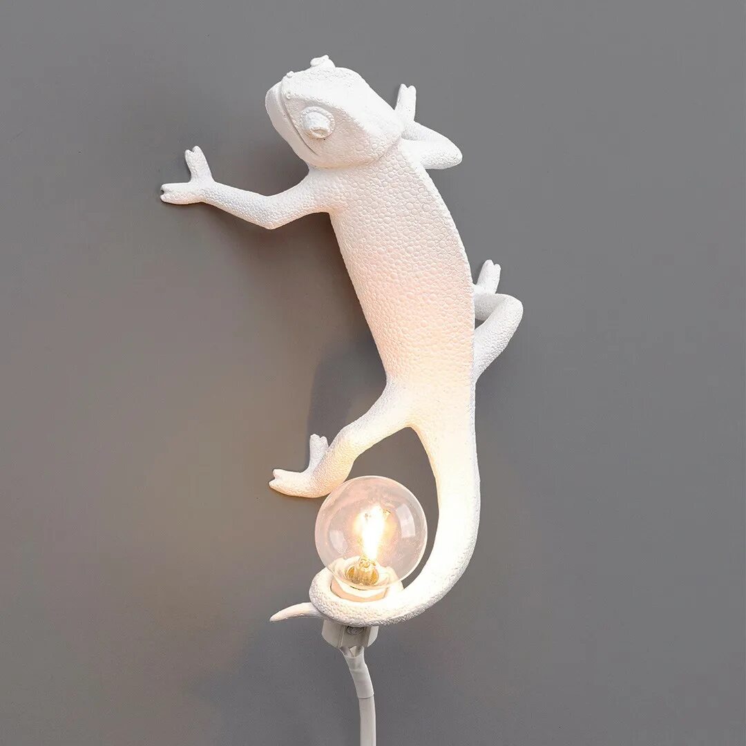 Бра Seletti Chameleon Lamp going up. Seletti Chameleon. Селетти светильник хамелеон. Seletti ящерица Lamp. Хамелеон светодиодная