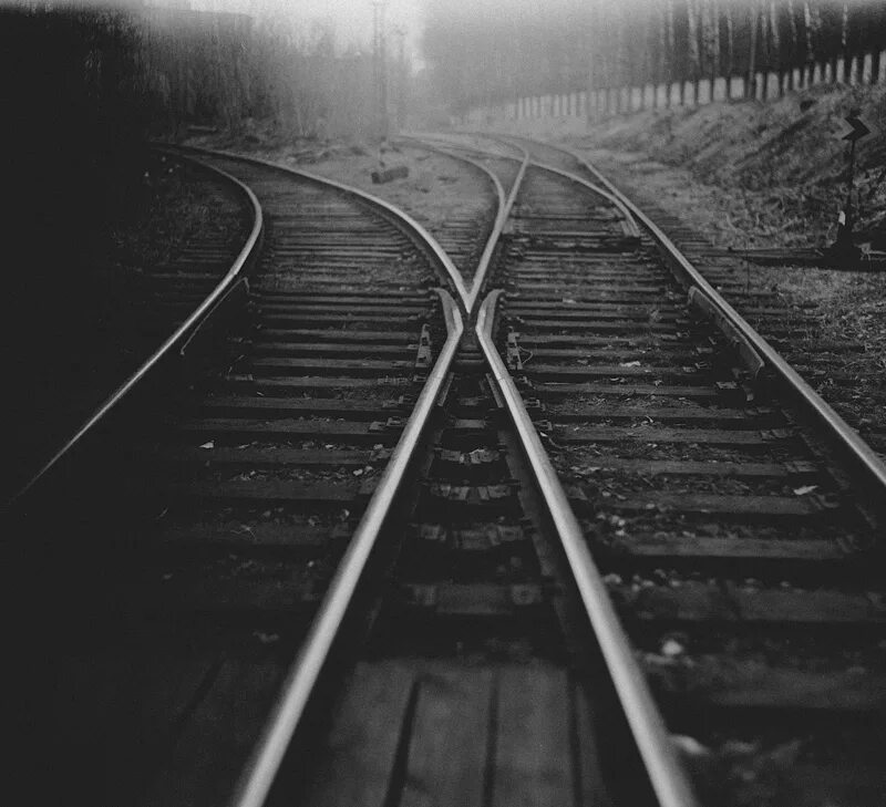 Дороги расходятся. Расходятся пути людей. Дороги расходятся. Дороги расходятся цитаты. Расставание дорога.