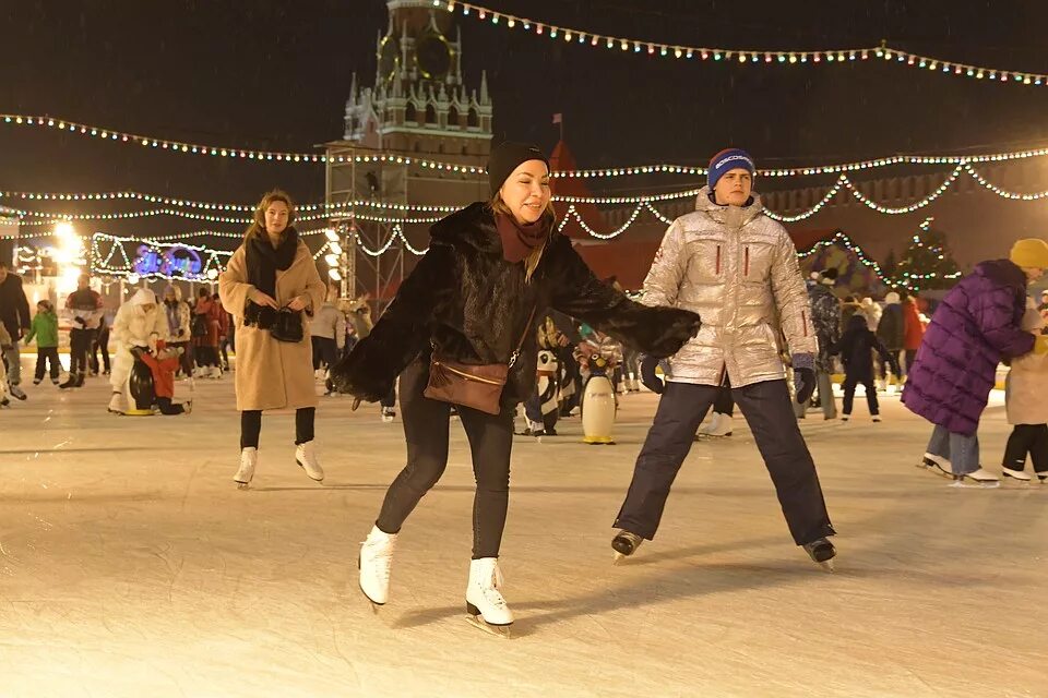 Массовые катания на коньках. Ледовый комплекс the rink в москве. Ледовый дворец одинцово массовые катания 2022. Покататься на коньках. Каток коньки.