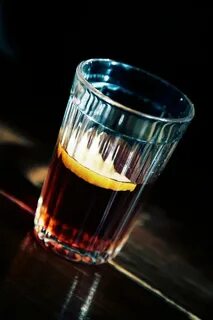 Чайный стакан и граненый стакан