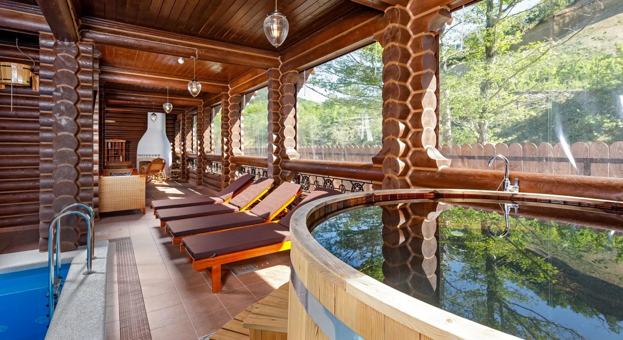 Парк отель тайга в воронеже. Маклок воронеж. Турбазы с баней воронеж. Лесная заимка владивосток бассейн. Турбаза сказка воронеж.